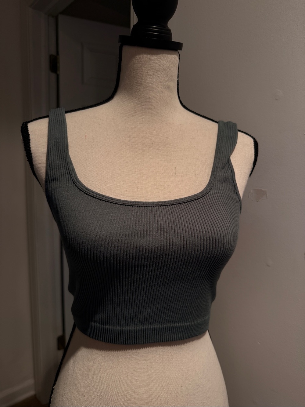 Zara Ribbed Tank Tops - Picture 2 of 5